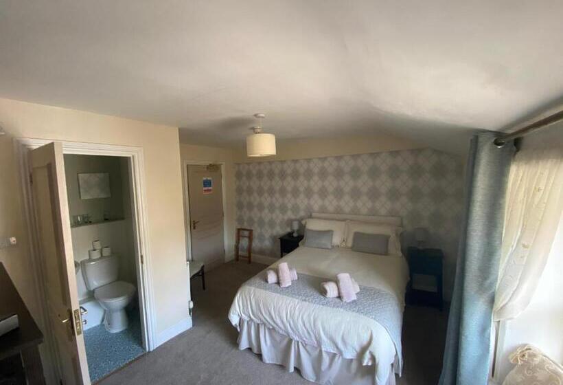 スタンダードルーム, The Queens