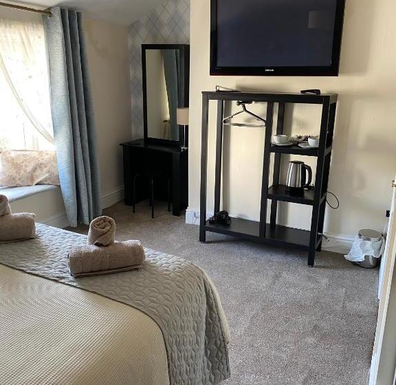 スタンダードルーム, The Queens