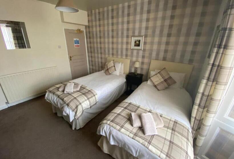 スタンダードルーム, The Queens