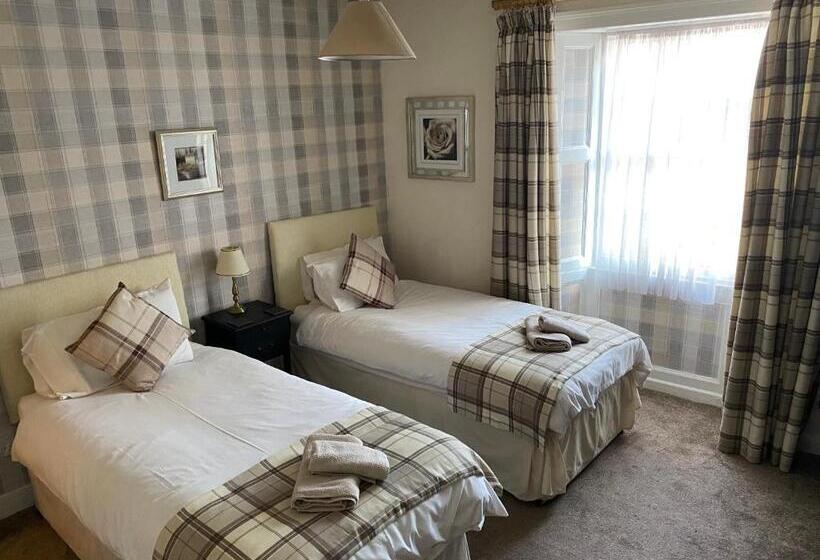 スタンダードルーム, The Queens