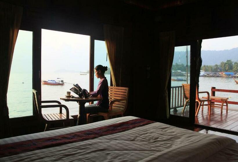 غرفة ديلوكس مطلّة علي البحر مزوَّدة بشُرفة, Fresh House