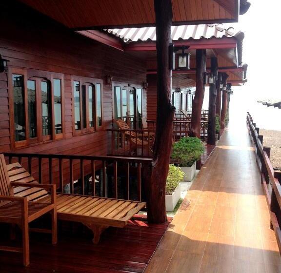 غرفة قياسية مزوَّدة بشُرفة, Fresh House