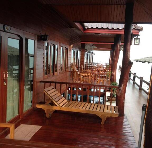 غرفة قياسية مزوَّدة بشُرفة, Fresh House