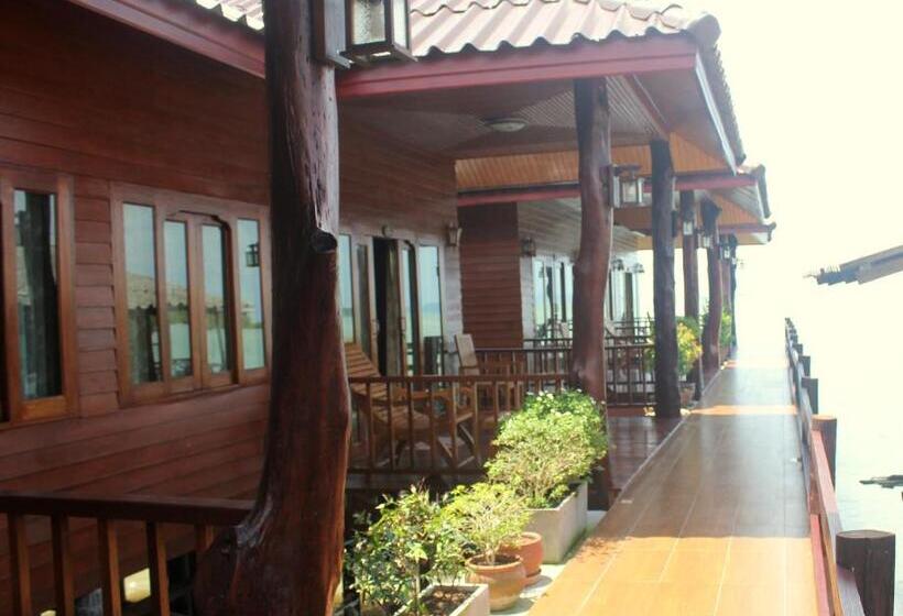 غرفة قياسية مزوَّدة بشُرفة, Fresh House