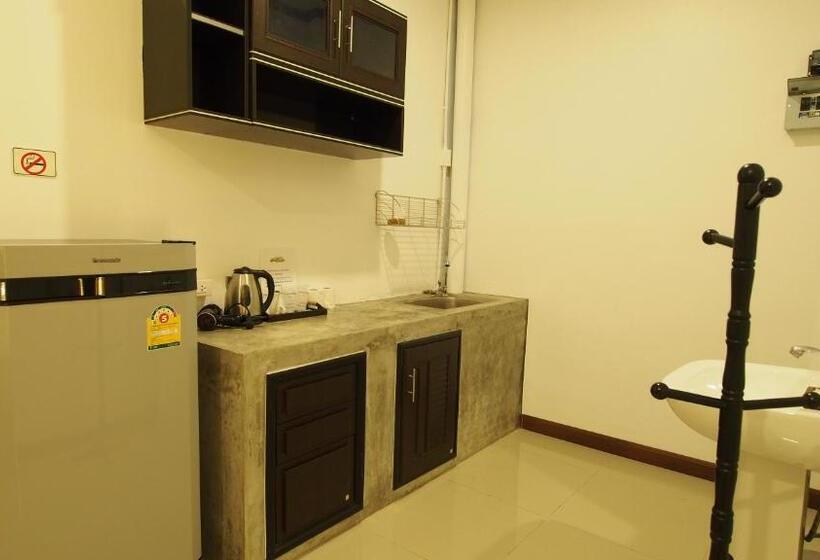 استودیوی استاندارد, Paradise Land Resort
