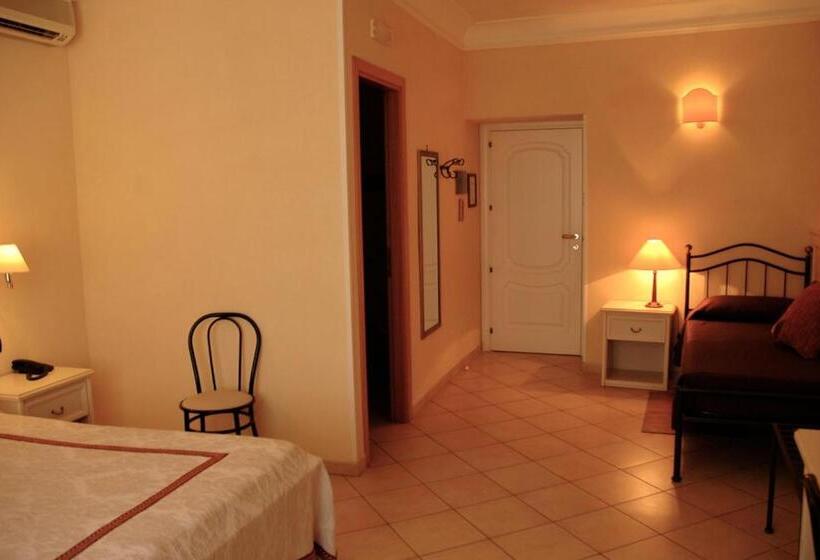 Номер Стандарт Трехместный, Relais Modica