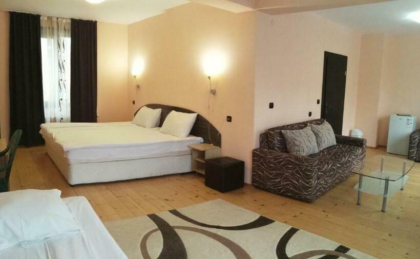 اتاق خانوادگی, Apartments Black Horse