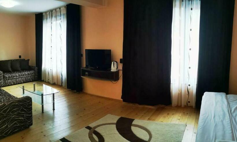 اتاق خانوادگی, Apartments Black Horse