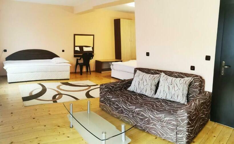 اتاق خانوادگی, Apartments Black Horse