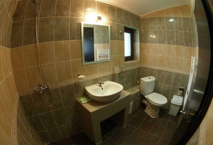 اتاق خانوادگی با چشمانداز کوه, Apartments Black Horse