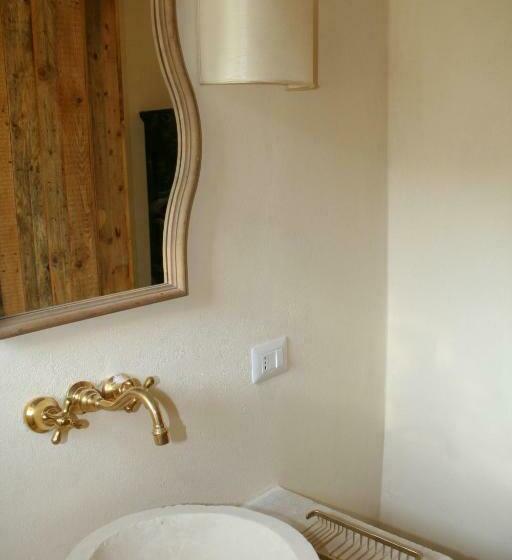 标准间, Castello Camemi