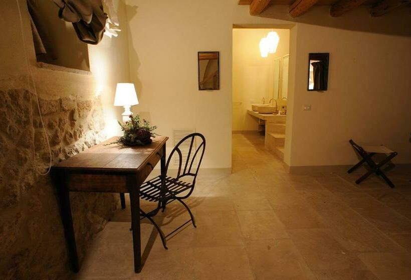 小型套房, Castello Camemi