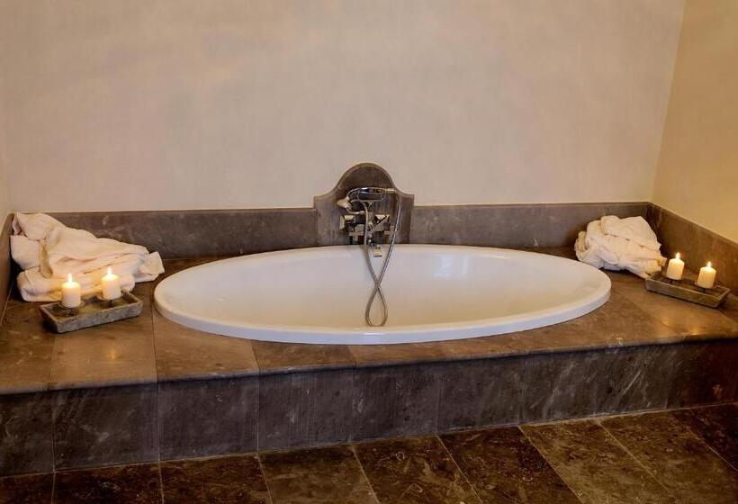 豪华房间, Castello Camemi