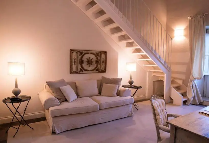 اتاق لوکس, Castello Camemi
