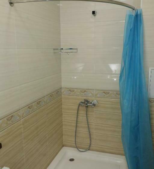 اتاق استاندارد یک نفره, Brick House