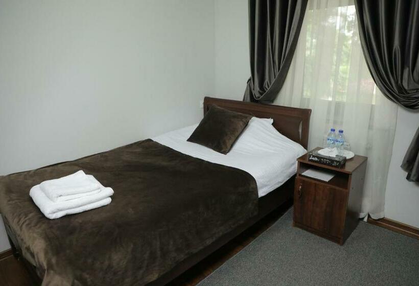 اتاق استاندارد یک نفره, Brick House