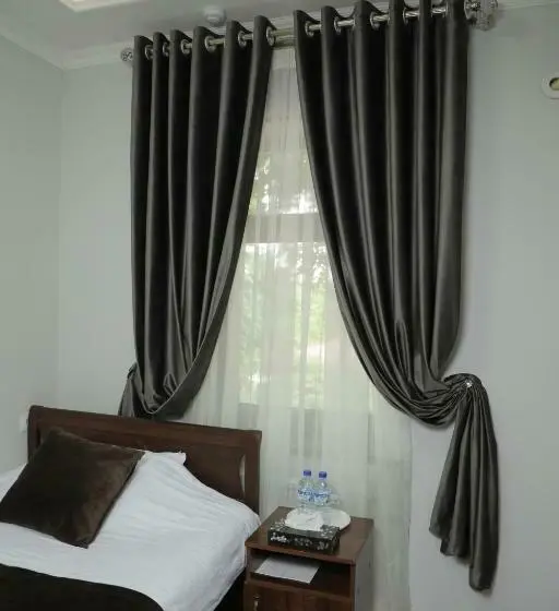 اتاق استاندارد یک نفره, Brick House