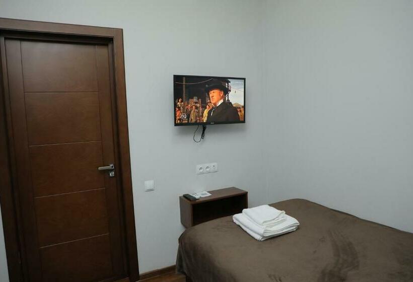 اتاق استاندارد یک نفره, Brick House