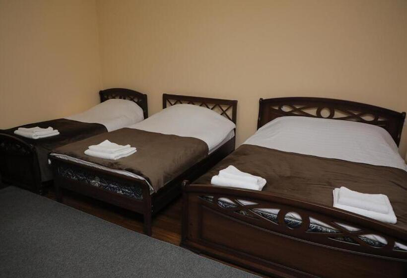 اتاق خانوادگی, Brick House