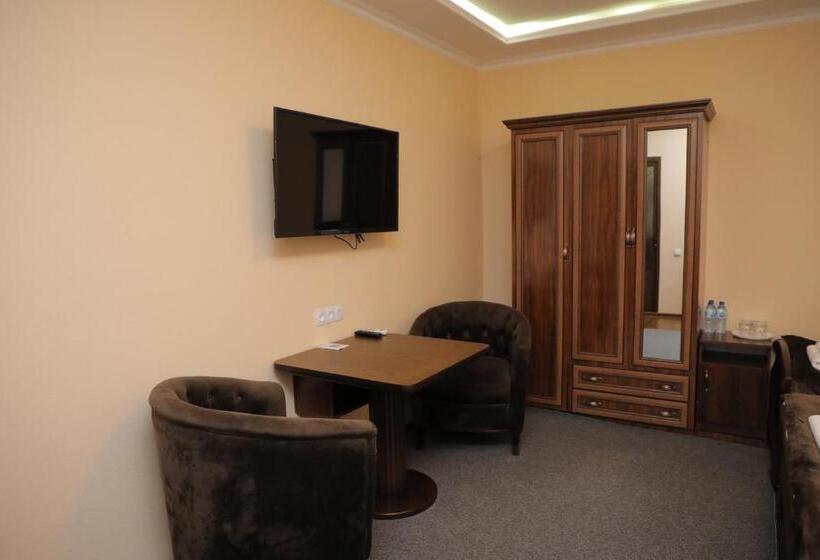 اتاق خانوادگی, Brick House