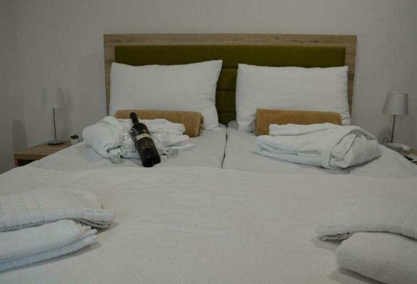 اتاق لوکس, Vila Voždov Konak