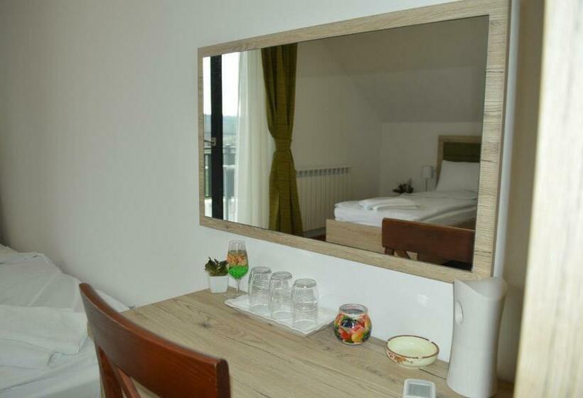 اتاق استاندارد سه نفره, Vila Voždov Konak