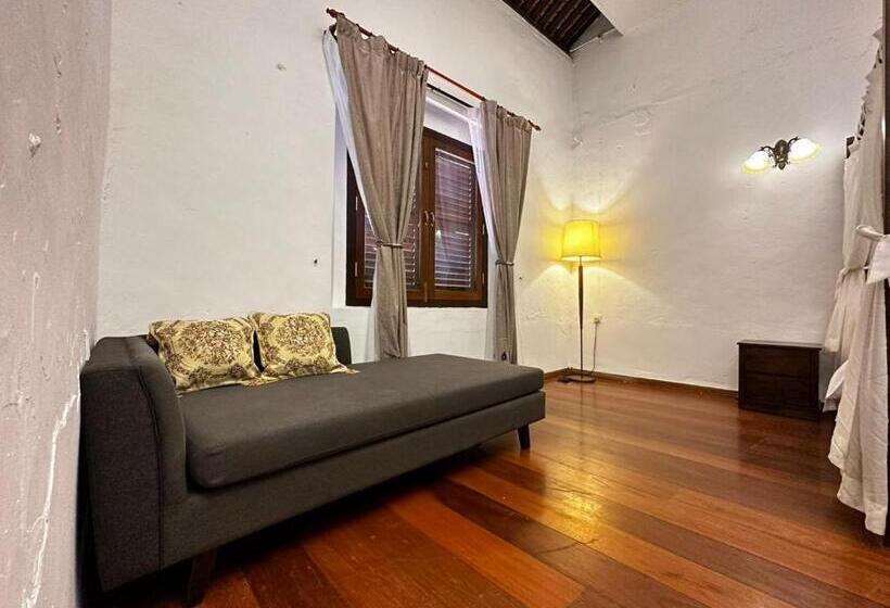 Suite Executiva, 19th Century Boutique