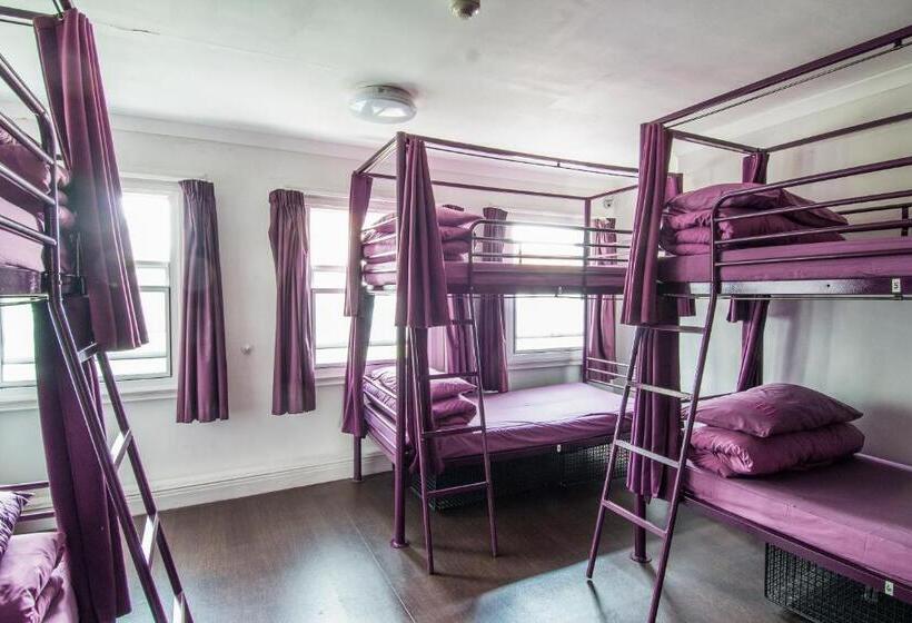 מיטה בחדר מעונות עם מקלחת משותפת, Safestay London Elephant & Castle