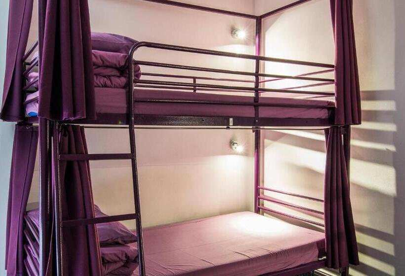 מיטה בחדר מעונות עם מקלחת משותפת, Safestay London Elephant & Castle