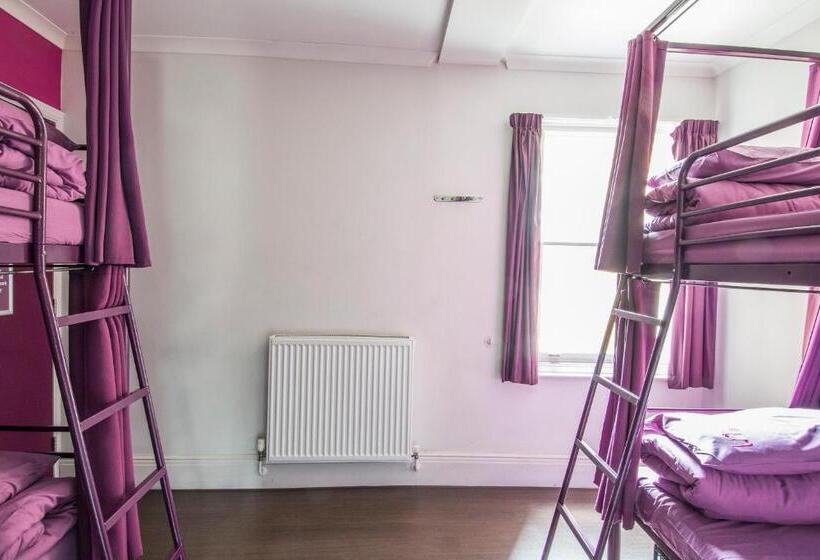 מיטה בחדר מעונות עם מקלחת משותפת, Safestay London Elephant & Castle
