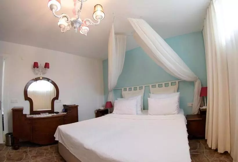 Economy Room
