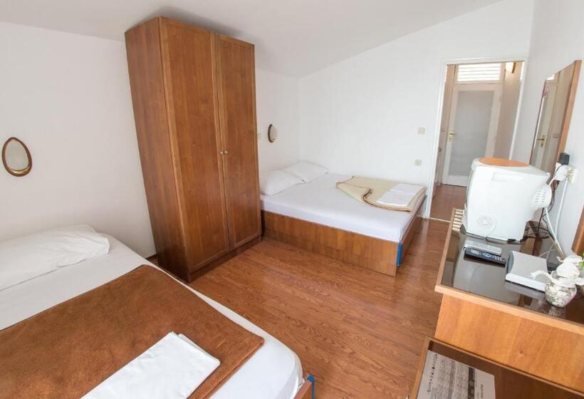 Triple Room Sea View, Beach