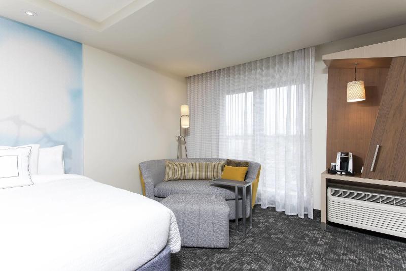 クイーンサイズベッドのスタンダードルーム, Courtyard By Marriott Holland Downtown
