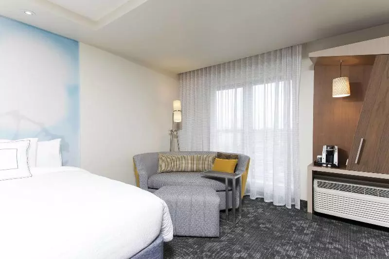 クイーンサイズベッドのスタンダードルーム, Courtyard By Marriott Holland Downtown