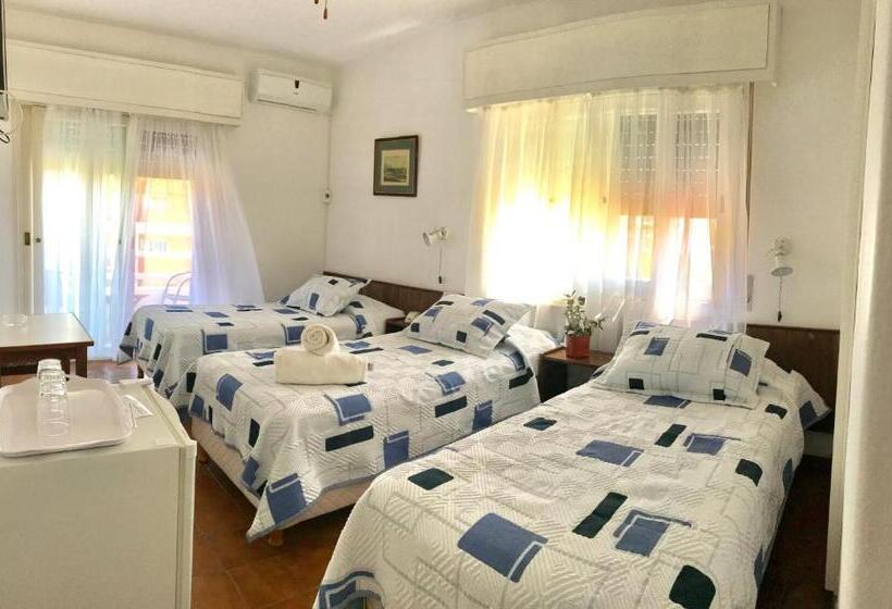 חדר סטנדרט לשלושה, Dollar