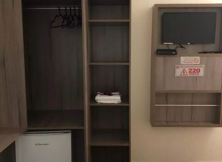 デラックスルーム, Lh Plaza
