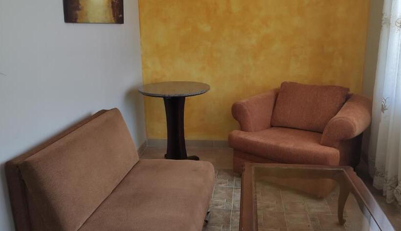 اتاق خانوادگی, Los Ceibos