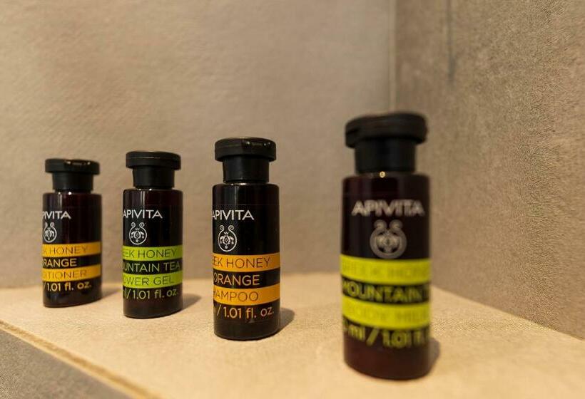 חדר סטנדרט לשלושה, Nymfes