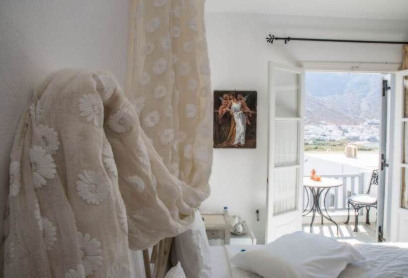 חדר סטנדרט לשלושה, Nymfes