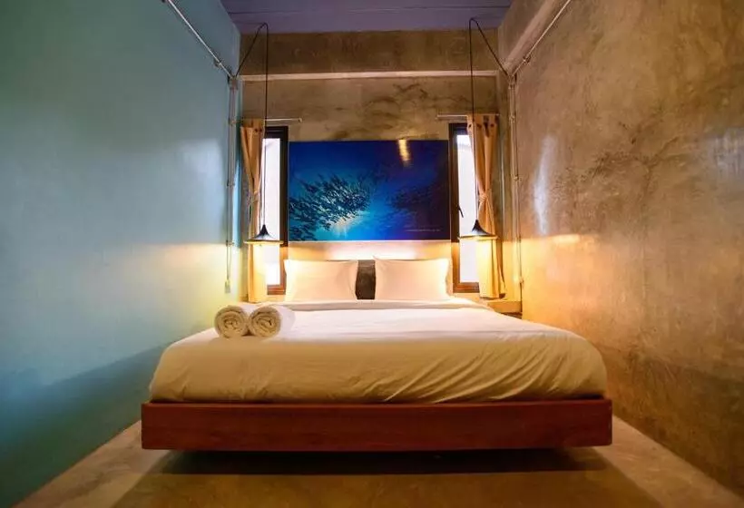 キングサイズベッドのスタンダードルーム, Seabox Khaolak Hostel