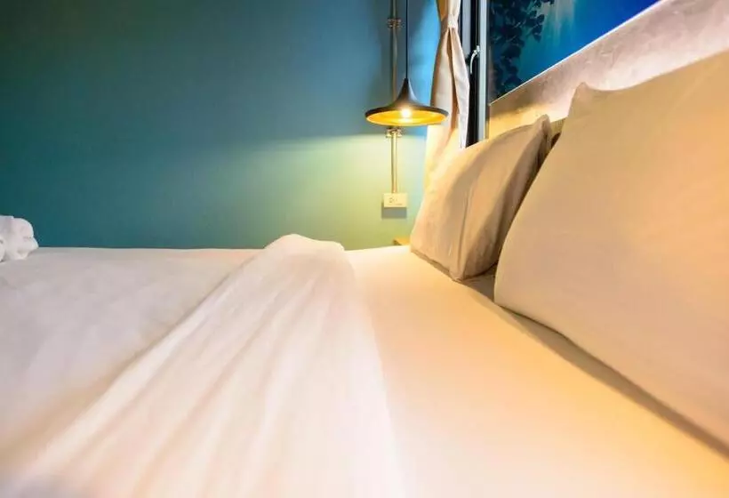 キングサイズベッドのスタンダードルーム, Seabox Khaolak Hostel