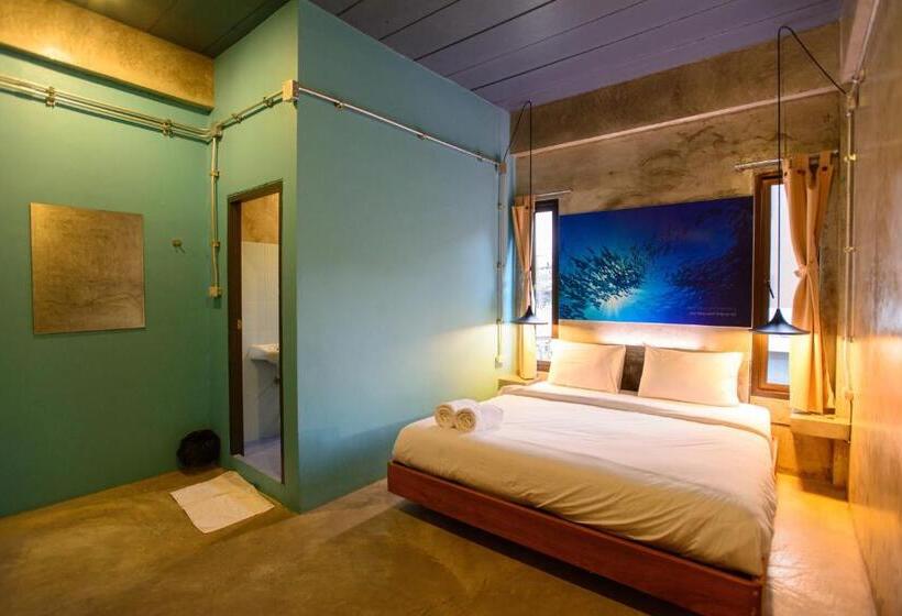 带大床的标准间, Seabox Khaolak Hostel