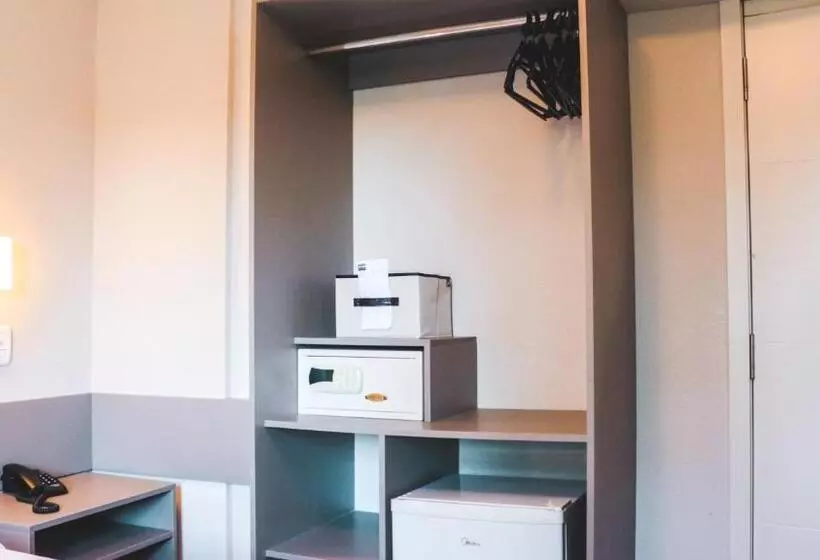 Deluxe Kolmen Hengen Huone, Work Hotel Design