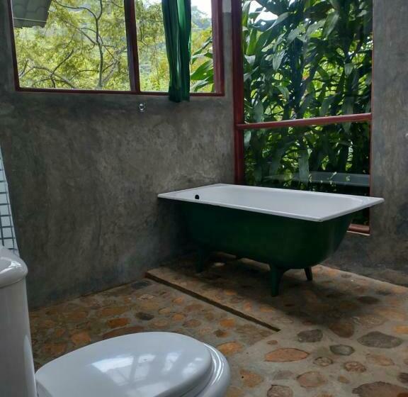 キングサイズベッドのスーペリアルーム, The Wild  Cottage By The River