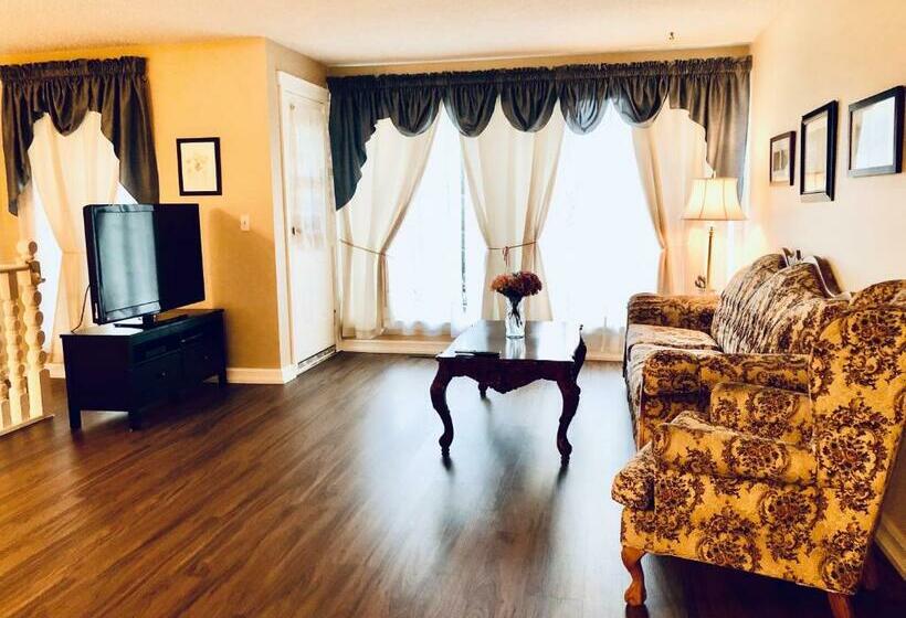 スタンダードルーム, Cheerful Room With Private Bathroom
