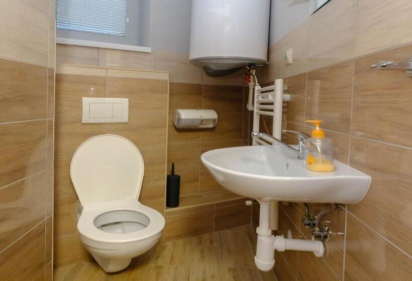 Pokój Standard Trzyosobowy, Vila24 Levice