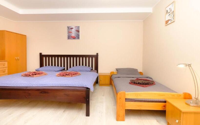 Pokój Standard Trzyosobowy, Vila24 Levice