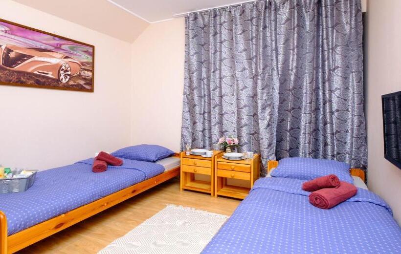 Pokój Standard Wspólna Łazienka, Vila24 Levice