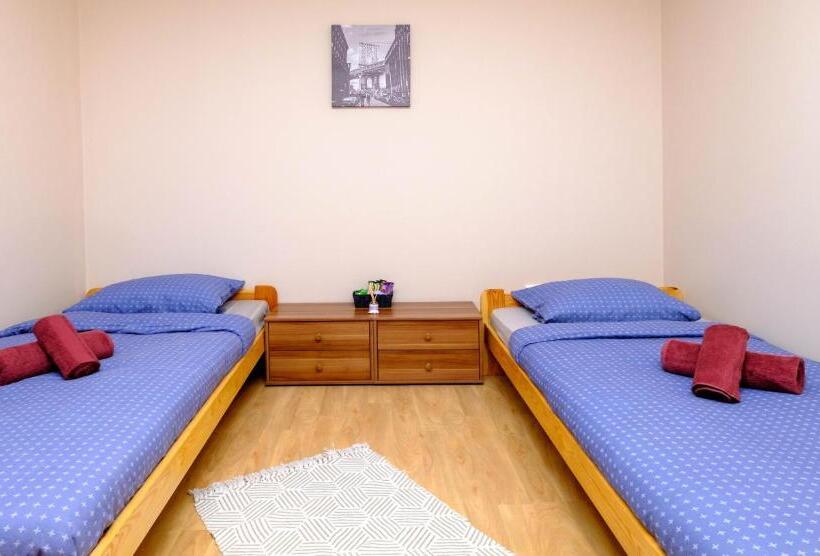 Pokój Standard Wspólna Łazienka, Vila24 Levice