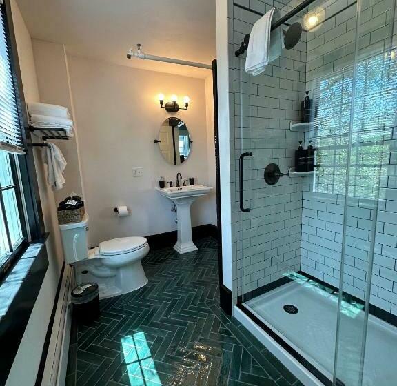 اتاق لوکس با تخت بزرگ, Gifford House